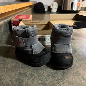 Northface winter boots Toddler size 4